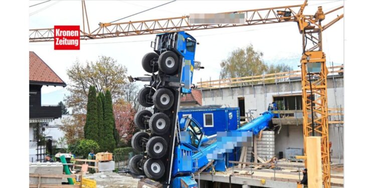 Incident u Austriji: Teški kran se prevrnuo i razorio gradilište