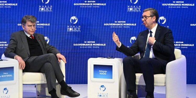 Predsednik Srbije iz Francuske upozorava: Evropa gubi trku i kasni za svetom