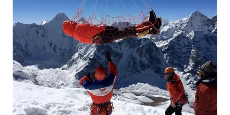 Vodiči na Mont Everestu namerno trovali turiste i uzeli od osiguranja 20 miliona dolara