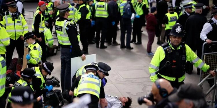 Na mirnom protestu u Londonu uhapšeno preko 500 ljudi: Sve zbog transparenata!