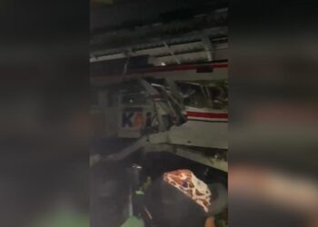 Tragedija u Indoneziji: Najmanje dve osobe poginule u sudaru vozova