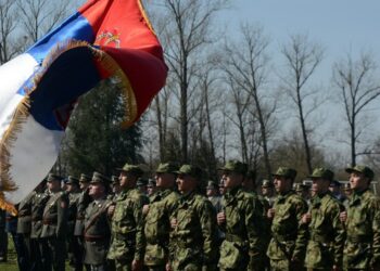 Vojska Srbije privukla veliki broj građana na sajmu zapošljavanja u Leskovcu