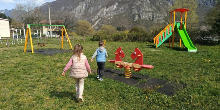 Austrijski dečji parkovi nisu bezbedni: deca pronašla oružje