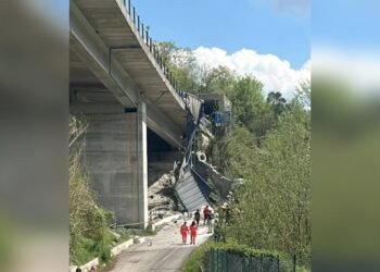 Kamion sleteo sa nadvožnjaka u Italiji: Vozač poginuo na licu mesta