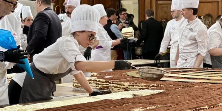 Rekord koji miriše na kafu: Tiramisu od 440 metara pomerio svetski rekord