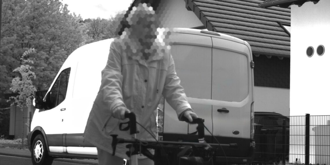 Baka pobedila policijski radar: Fotografija iz Nemačke postala hit na mrežama