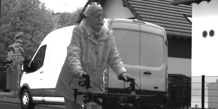 Baka pobedila policijski radar: Fotografija iz Nemačke postala hit na mrežama