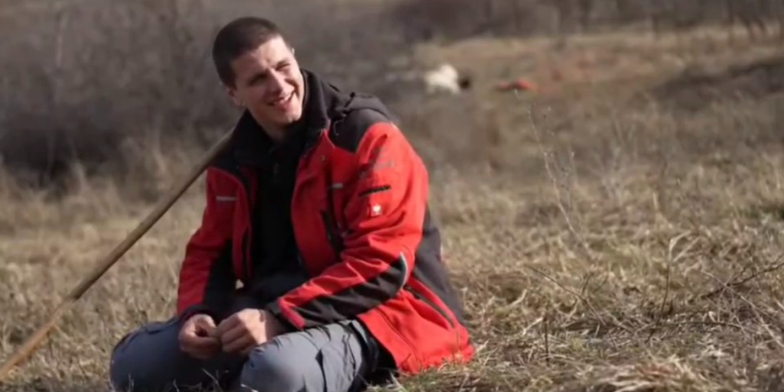 Student FTN-a (21) radi kao pastir nomad, spava u šatoru i čuva 300 ovaca na Fruškoj gori!
