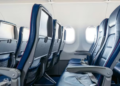 Preklopni sto u avionu nestaje: Putnici će plaćati i za običan stočić