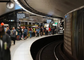 „Pustite nas napolje“: Putnici satima zarobljeni u tunelu stokholmskog metroa