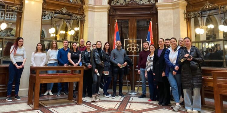 Kancelarija za mlade pokrenula veliki program: Besplatna putovanja, pregledi i edukativne ture