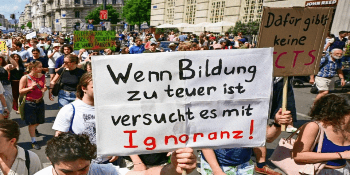 Austrijski univerziteti na ulicama: Više od 79.000 ljudi protestovalo zbog najavljenih mera štednje