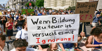 Austrijski univerziteti na ulicama: Više od 79.000 ljudi protestovalo zbog najavljenih mera štednje