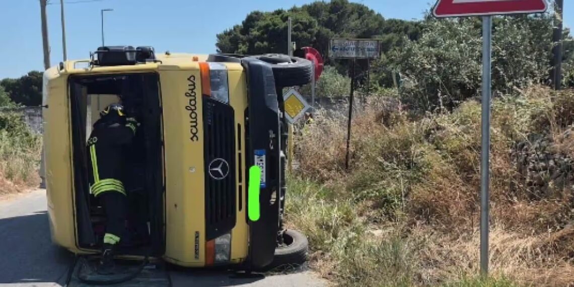 Italija: Prevrnuo se autobus pun đaka, dvoje dece teško povređeno