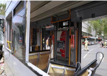 Frontalni sudar dva tramvaja u centru Diseldorfa: Oko 30 povređenih