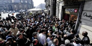 Redovi, tuče, hapšenja zbog novog Swatch sata