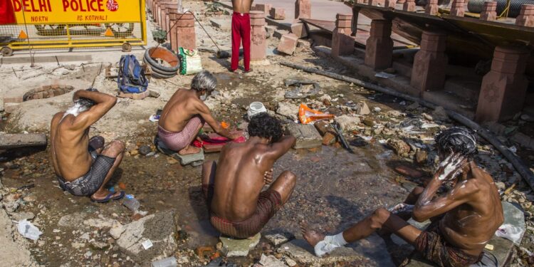 Toplotni talas u Indiji: Izmereno 64°C na ulicama Nju Delhija