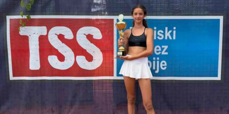 Nova teniska nada Srbije: Elena Ćetković niže trofeje i pobede