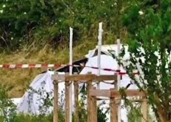 Tragedija u Francuskoj: Najmanje 11 osoba poginulo u padu aviona