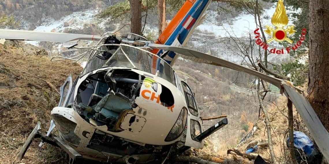 Helikopter se srušio u Italiji: Jedna osoba poginula, troje povređeno