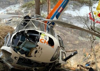 Helikopter se srušio u Italiji: Jedna osoba poginula, troje povređeno