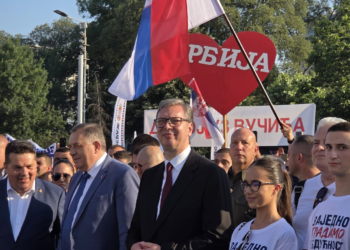 Švedski javni servis piše o Vučićevoj ostavci, ali zaboravlja ključnu sliku iz Beograda: 207.000 ljudi na skupu podrške