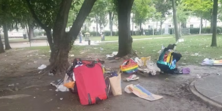 Haos zbog smeća posle parade ponosa u Beču: Centar grada zatrpan otpadom