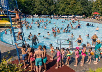 Bazeni u Nemačkoj van kontrole: Devojčice zlostavljane, a na obezbeđenje se puca