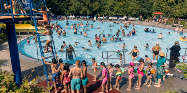 Bazeni u Nemačkoj van kontrole: Devojčice zlostavljane, a na obezbeđenje se puca