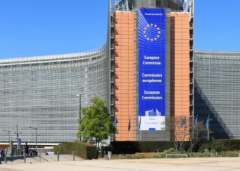 „Kao u feudalizmu“: EU isključila klimu za obične zaposlene, ali ne za komesare!