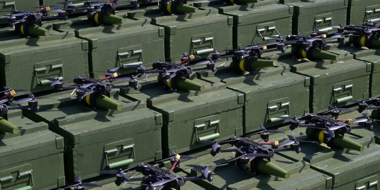Srpska namenska industrija u Parizu: Veliko interesovanje za dronove i municiju