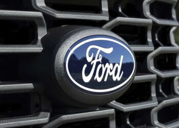 Ford hitno povlači preko 250.000 automobila: Motor se gasi usred vožnje!