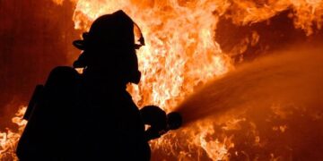 Vanredno stanje u SAD: Tri vatrogasca poginula u borbi sa požarima