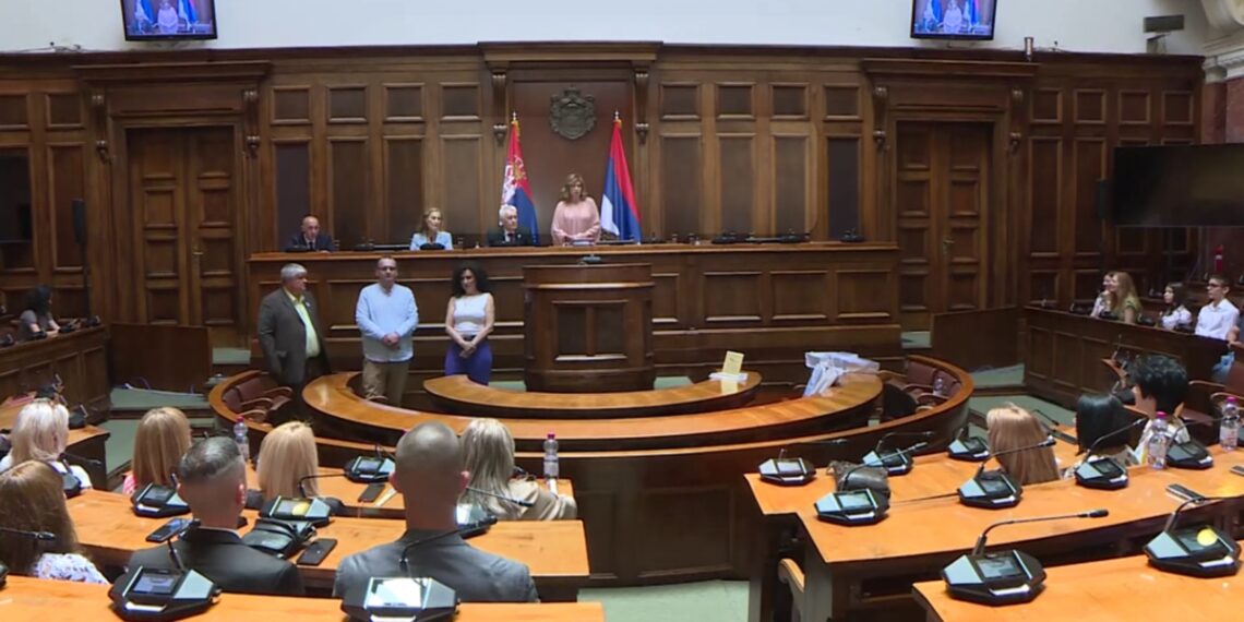 Najtalentovaniji srednjoškolci Srbije nagrađeni diplomama u Narodnoj skupštini