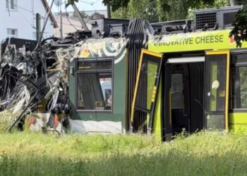 Dramatične scene u Berlinu: Tramvaj iskočio iz šina, povređeno 20 putnika