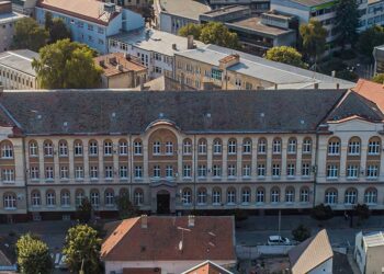 Sremska Mitrovica obnavlja simbole grada: Počinje rekonstrukcija Gimnazije i Policijske uprave