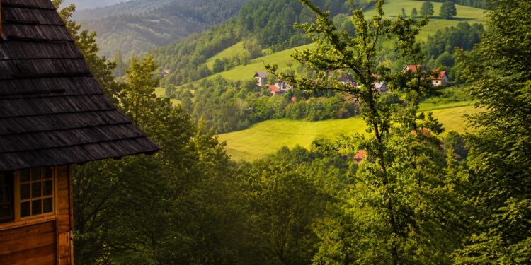 Kreće prijava za turističke vaučere: Evo ko dobija 10.000 dinara za odmor