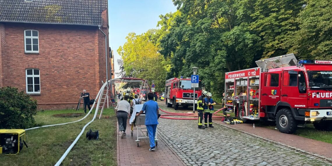 Gori bolnica u Nemačkoj! Dve osobe stradale, evakuisano više pacijenata