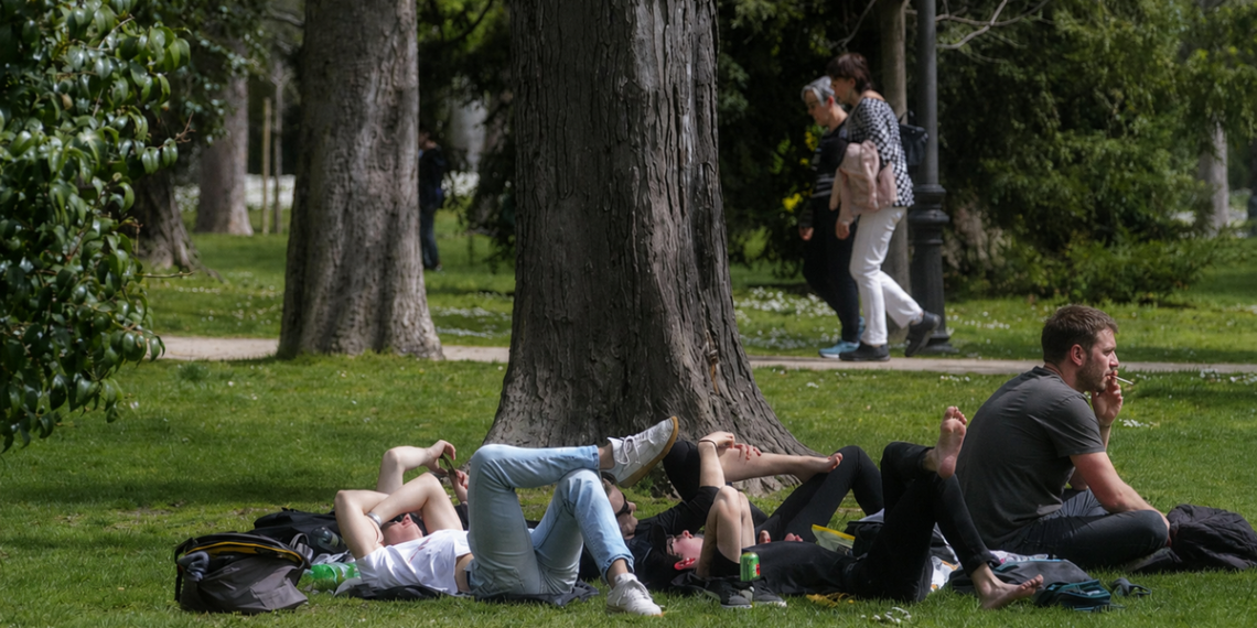 Kazne do 600.000 evra: Španija zabranjuje pušenje na terasama i plažama