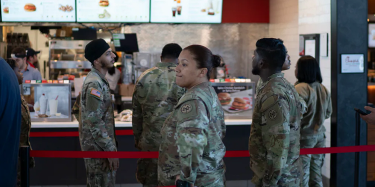 Vojska Amerike uvodi brzu hranu u kasarne: ,,Burger King“ i ,,Subway“ nude program ishrane