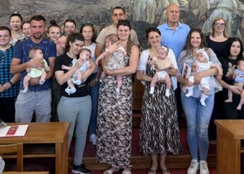 Nova pomoć za porodice u Somboru: Majkama stiže i do 100.000 dinara