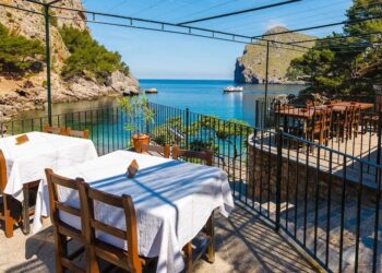 Vrućine menjaju letovanje u Španiji: Bašte restorana i kafića biće zatvarane