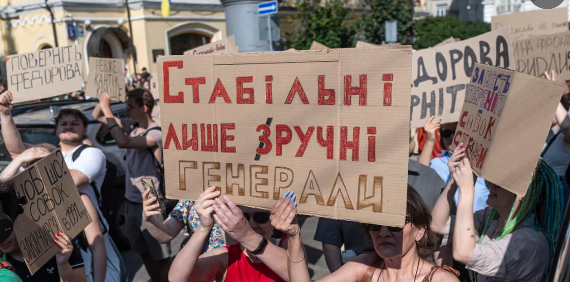 Ukrajini ustaju protiv Zelenskog: Hiljade ljudi na ulicama, traže smenu komandanta vojske