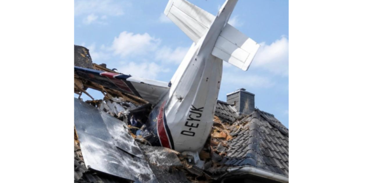 Avion se srušio na porodičnu kuću u Nemačkoj: Najmanje jedna osoba poginula