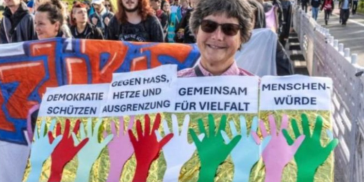 Milioni evra za anti-proteste u Nemačkoj: Ko finansira blokadere?