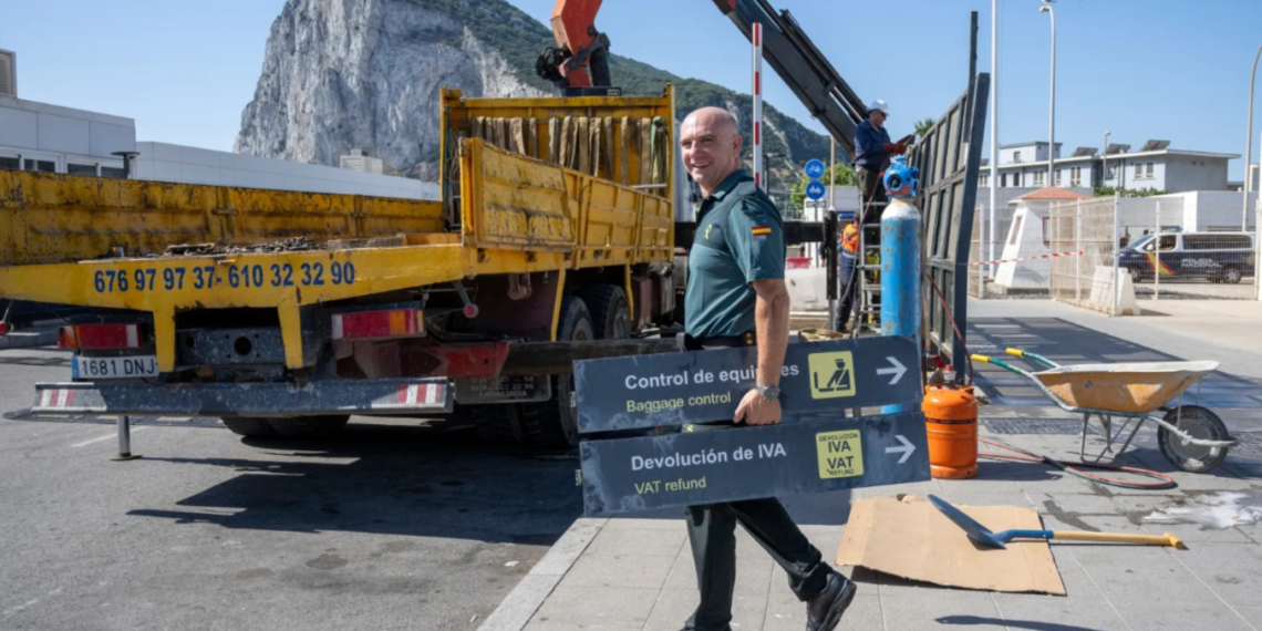 Posle više od jednog veka nestaje granica: Turisti sada bez kontrola prelaze između Španije i Gibraltara