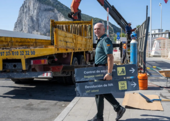 Posle više od jednog veka nestaje granica: Turisti sada bez kontrola prelaze između Španije i Gibraltara