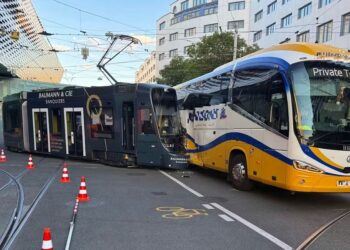Švajcarska: Tramvaj iskočio iz šina nakon sudara sa autobusom, ima povređenih