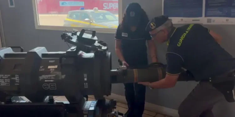 Francuz uhapšen u Italiji: Pokušao da prokrijumčari tri rakete