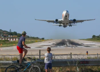 Ova plaža u Grčkoj privlači hiljade turista, ali krije veliku opasnost: Italijanka teško povređena